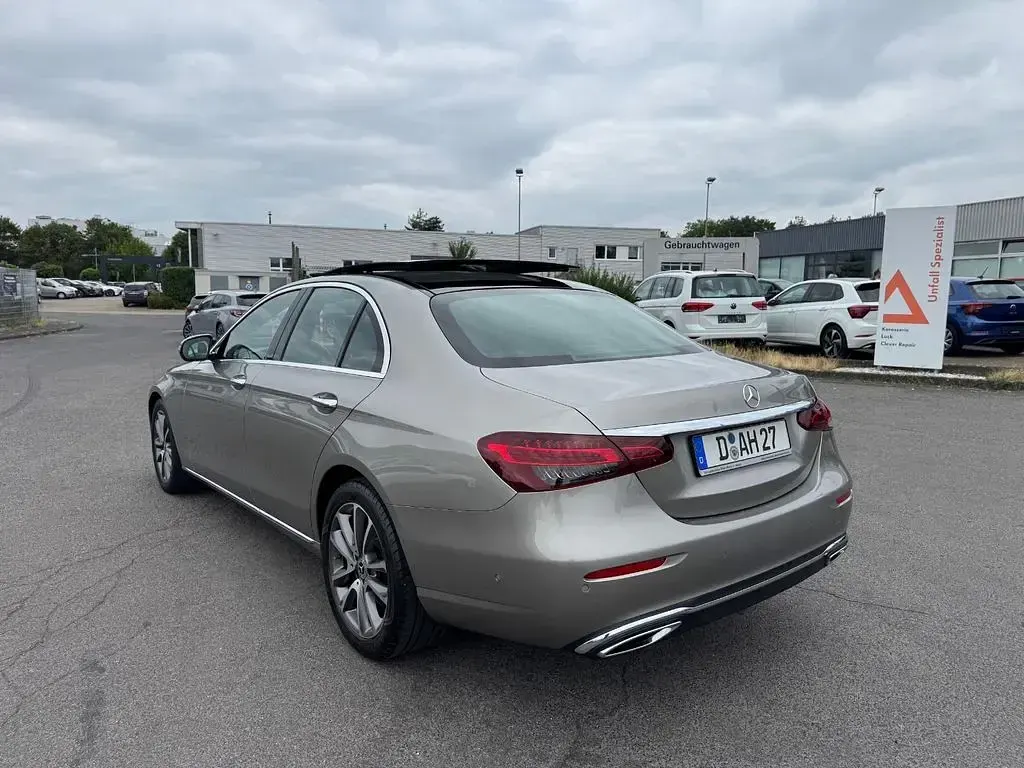 Gebraucht Mercedes E400 330 PS (242 kW) 2021 Silber Limousine