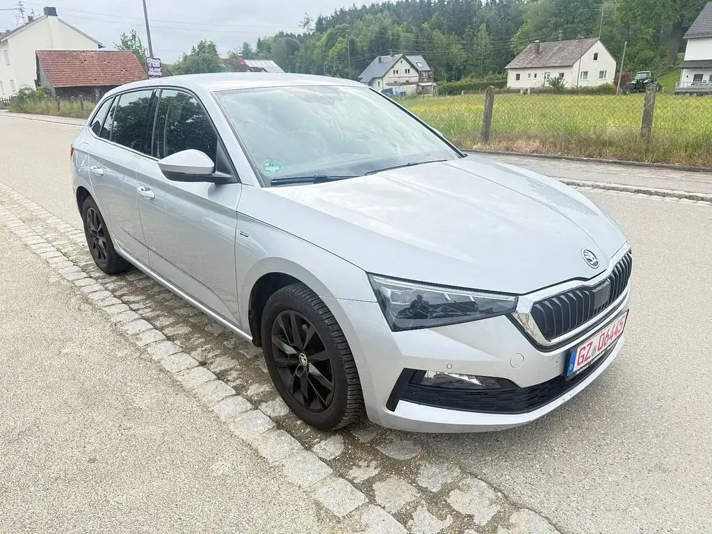 Gebraucht Skoda Scala Drive 150 PS (110 kW) 2020 Stribrna brilliant/ brilliants Kleinwagen