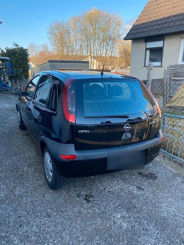 Używany Opel Corsa 75 KM (55 kW) 2002 Czarny Hatchback