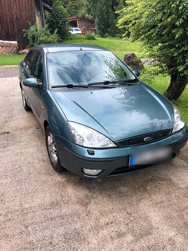 Grün Gebraucht 2003 Ford Focus Limousine | 1.190 € - Bild 1/4