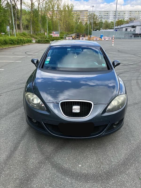 Grau Gebraucht 2008 Seat Leon Limousine | 2.200 € (Etwas zu teuer) - Bild 1/4