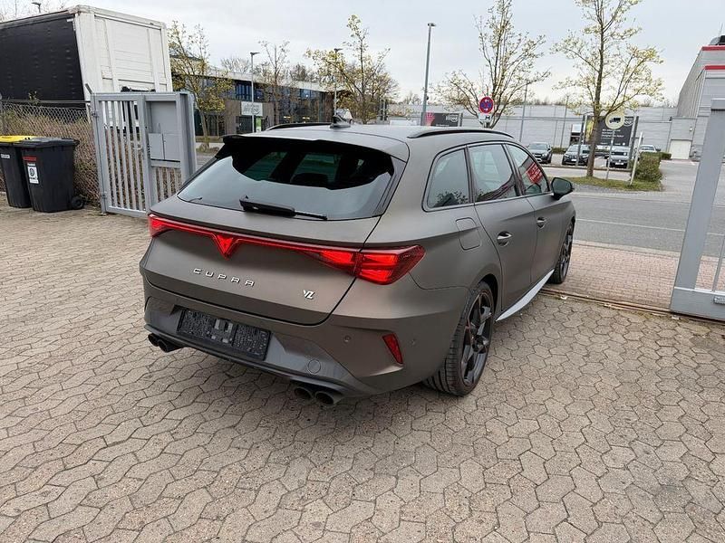 Gebraucht Cupra Leon VZ 333 PS (244 kW) 2025 Braun Limousine