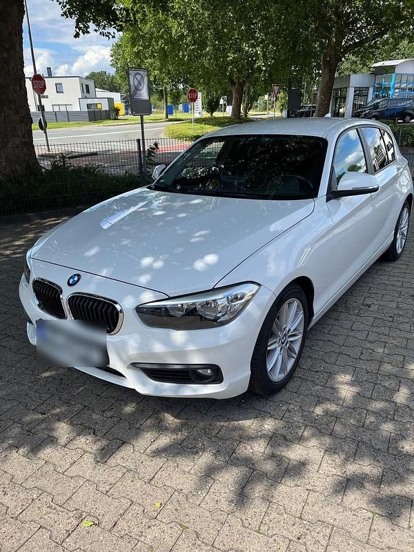 Weiß Gebraucht 2015 BMW 118 Kleinwagen | 8.500 € (Teuer) - Bild 1/4