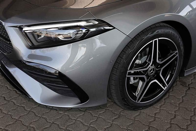 Gebraucht Mercedes A200 AMG 163 PS (119 kW) 2025 Metalliclack mountaingrau Limousine