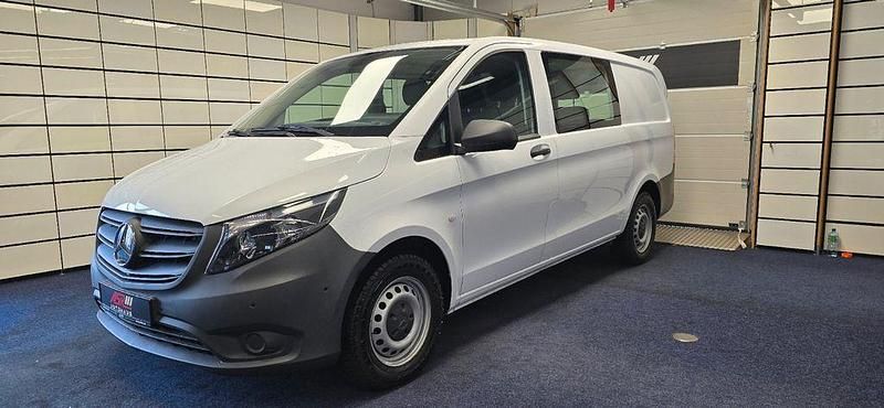 Weiß Gebraucht 2021 Mercedes Vito Van / Kleinbus | 26.999 € (Fairer Preis) - Bild 1/4
