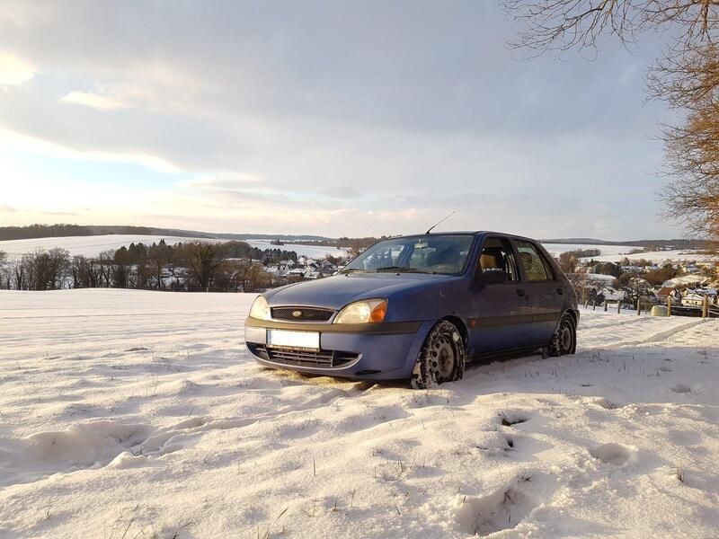 Blau Gebraucht 2000 Ford Fiesta Kleinwagen | 400 € (Guter Preis) - Bild 1/4