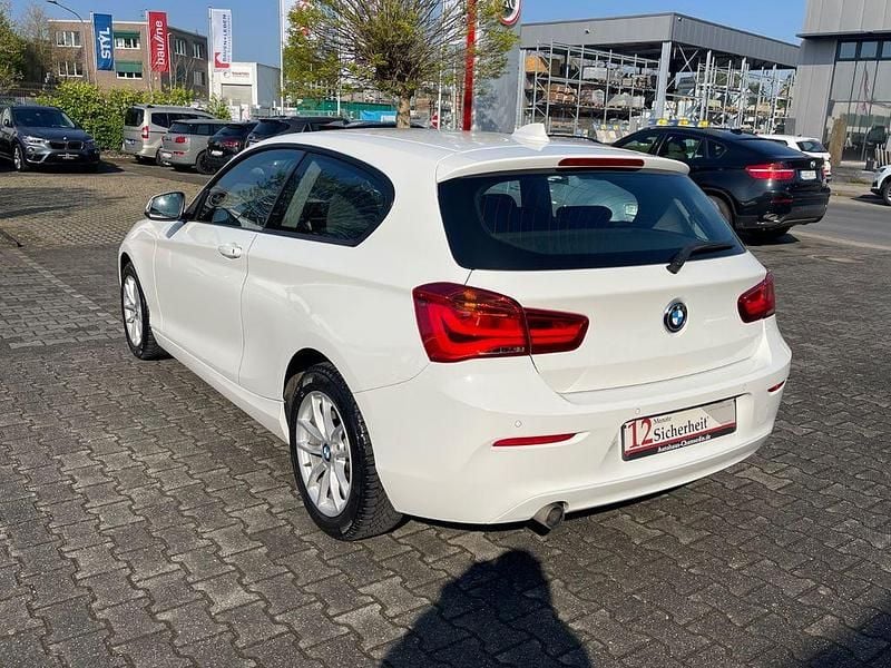 Gebraucht BMW 116 Advantage 109 PS (80 kW) 2018 Weiß Kleinwagen