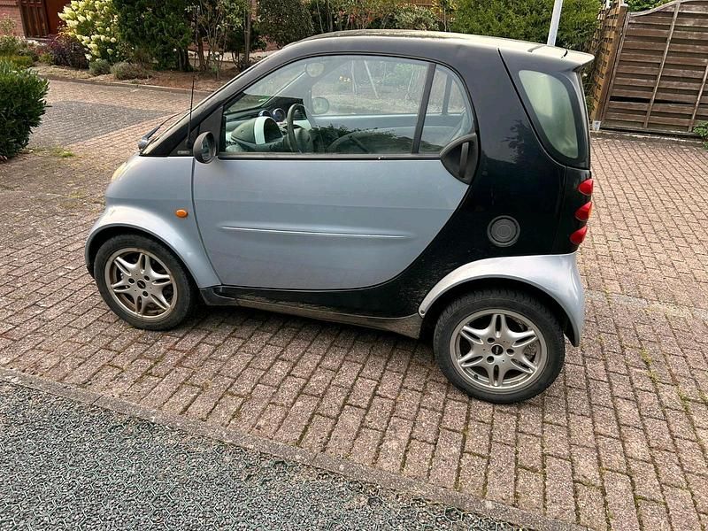Schwarz Gebraucht 2002 Smart ForTwo Coupé Kleinwagen | 1.150 € (Guter Preis) - Bild 1/4