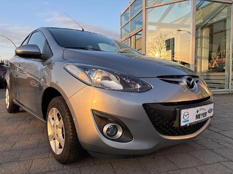 Gebraucht Mazda 2 Sendo 84 PS (61 kW) 2015 Plutossilber metallic Limousine