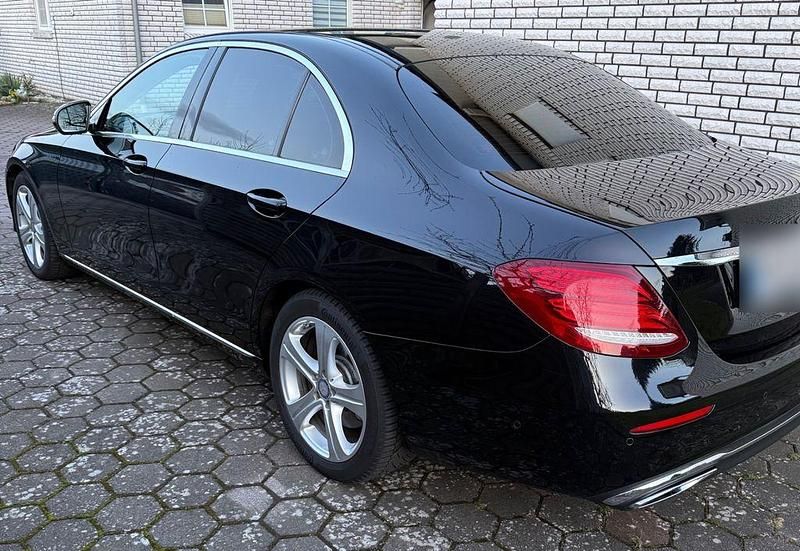 Gebraucht Mercedes E350 Avantgarde 258 PS (189 kW) 2016 Schwarz Limousine