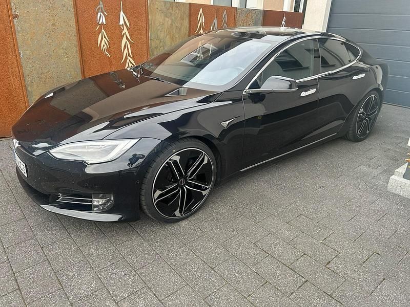 Schwarz Gebraucht 2018 Tesla Model S Limousine | 24.800 € (Guter Preis) - Bild 1/4