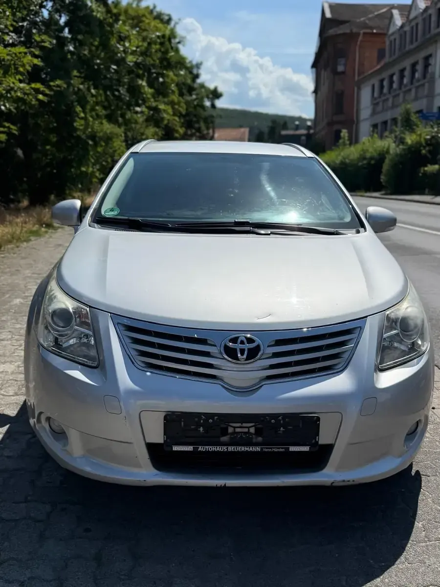 Gebraucht Toyota Avensis 150 PS (110 kW) 2010 Silber Kombi
