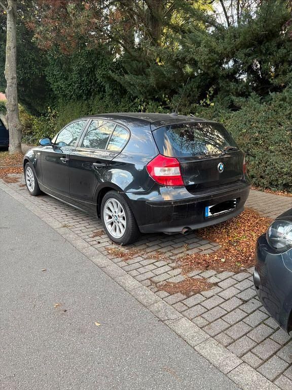 Gebraucht BMW 118 129 PS (94 kW) 2007 Schwarz Kleinwagen