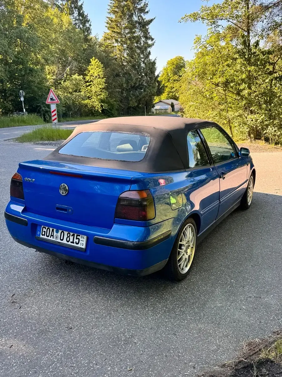 Gebraucht VW Golf 90 PS (66 kW) 2001 Blau Cabrio