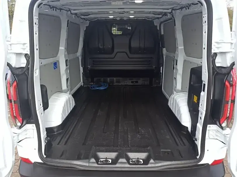 Gebraucht Ford E-Transit Trend 160 kW (218 PS) 2025 Frozen white Van