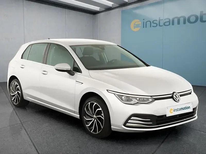 Gebraucht VW Golf VIII 150 PS (110 kW) 2022 Silber Kleinwagen