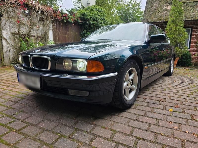Grün Gebraucht 1997 BMW 740 Limousine | 11.000 € (Superpreis) - Bild 1/4