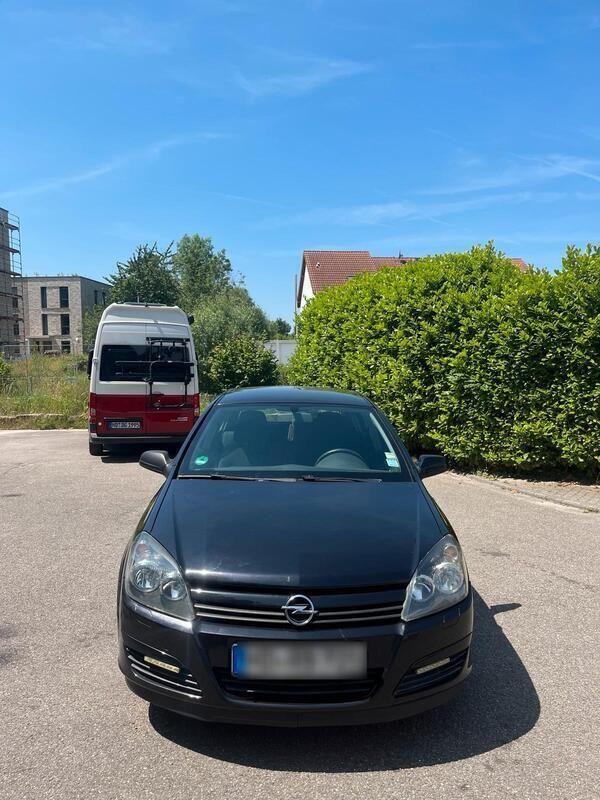 Schwarz Gebraucht 2004 Opel Astra Limousine | 1.000 € (Guter Preis) - Bild 1/4