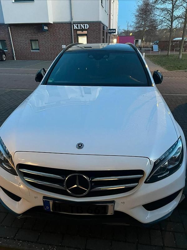 Weiß Gebraucht 2018 Mercedes C300 AMG Kombi | 23.750 € (Fairer Preis) - Bild 1/4