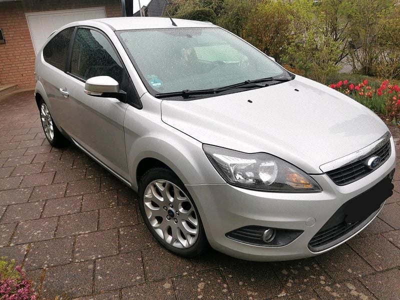 Gebraucht Ford Focus 116 PS (85 kW) 2009 Silber Limousine