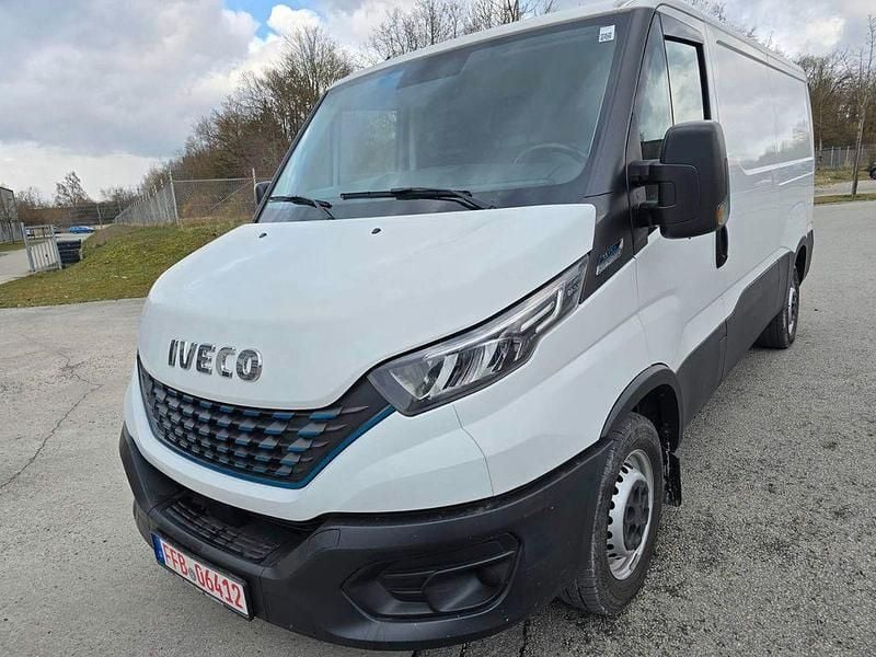 Gebraucht Iveco Daily 136 PS (100 kW) 2019 Weiß Limousine