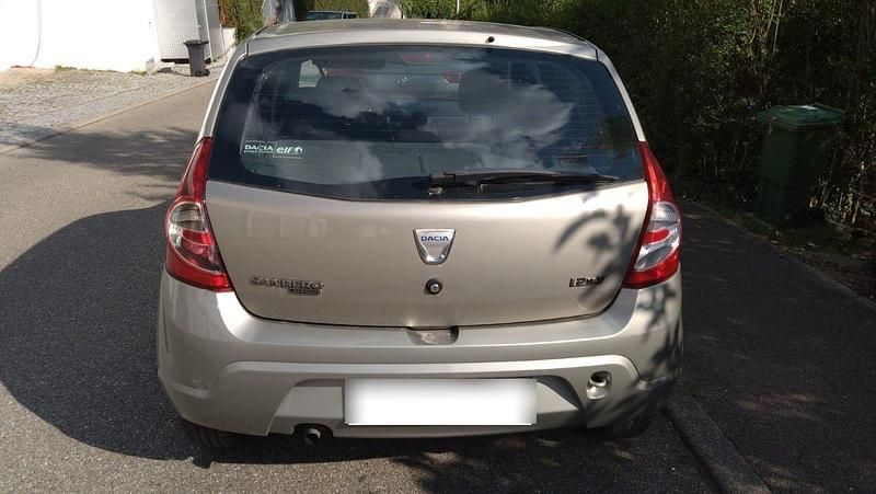 Grau Gebraucht 2009 Dacia Sandero Kleinwagen | 1.000 € (Guter Preis) - Bild 1/4