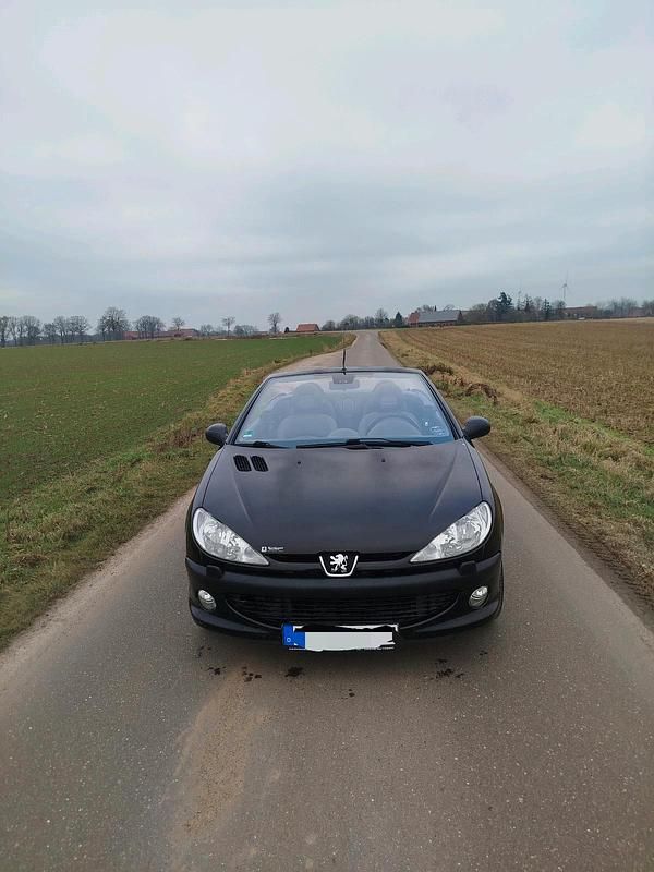 Schwarz Gebraucht 2002 Peugeot 206 CC Cabrio | 2.445 € (Teuer) - Bild 1/4