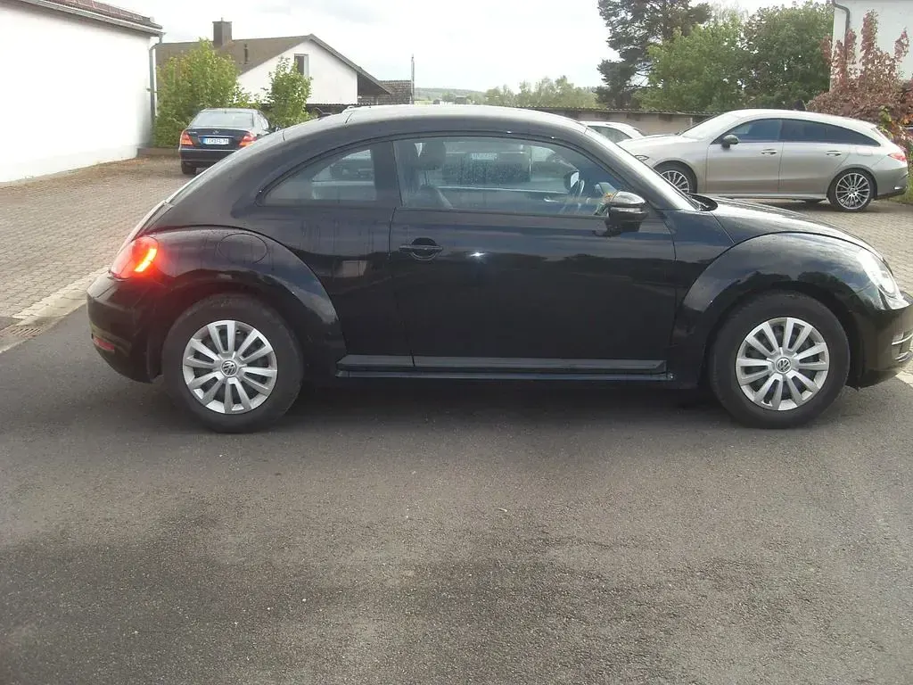 Używany VW Beetle Basis 105 KM (77 kW) 2013 Hatchback