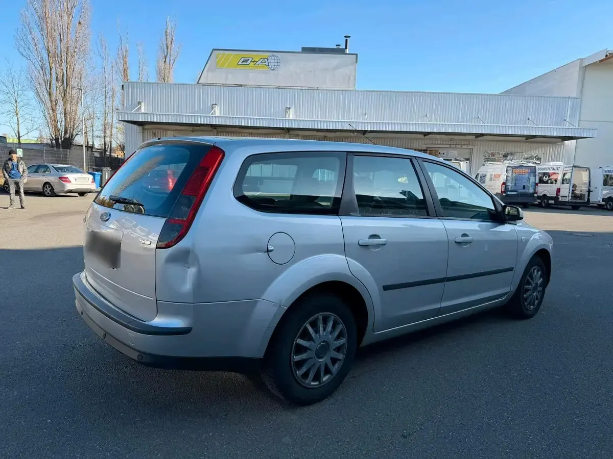 Używany Ford Focus 109 KM (80 kW) 2006 Srebrny Kombi