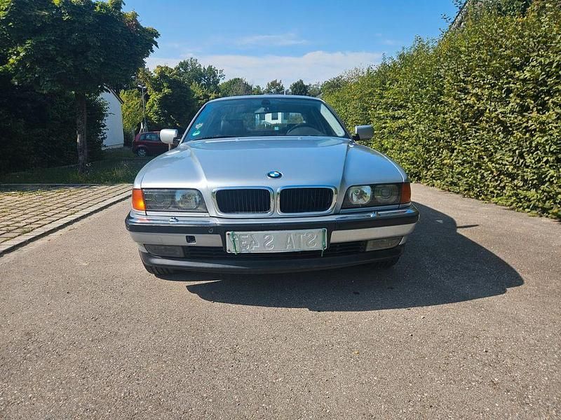 Silber Gebraucht 1998 BMW 740 Limousine | 12.500 € (Superpreis) - Bild 1/4