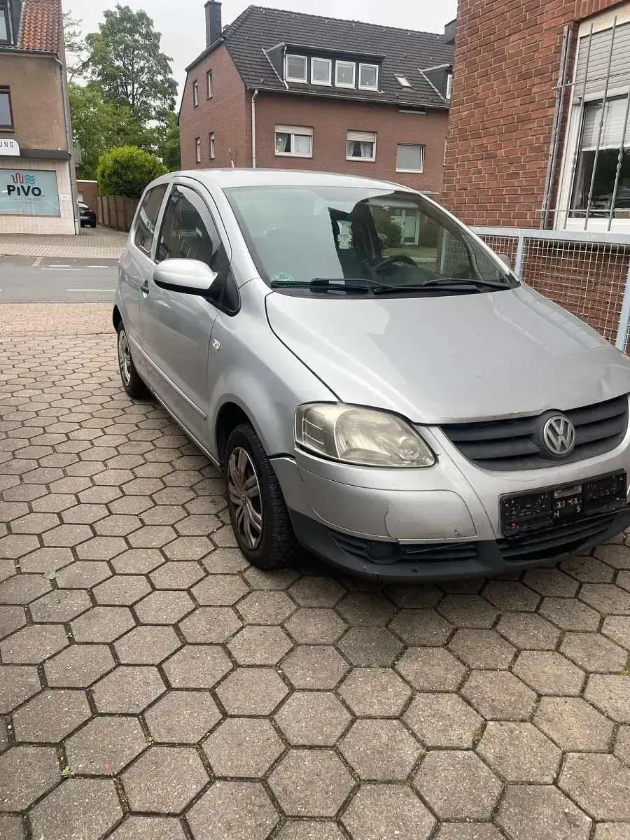Gebraucht VW Fox 54 PS (39 kW) 2009 Silber Kleinwagen