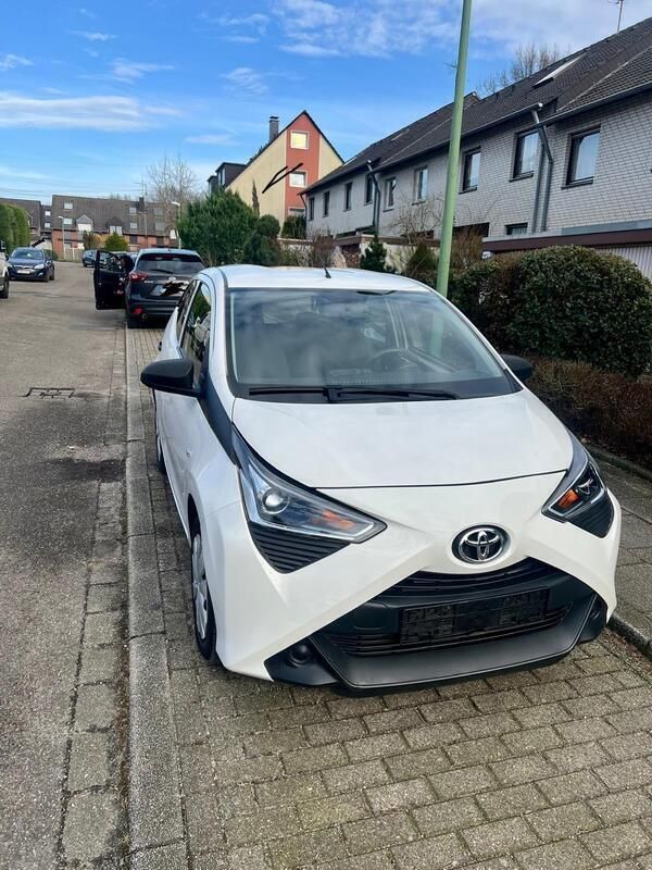 Weiß Gebraucht 2020 Toyota Aygo Kleinwagen | 7.900 € (Fairer Preis) - Bild 1/4