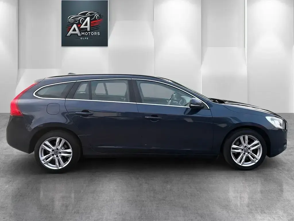 Gebraucht Volvo V60 163 PS (119 kW) 2014 Blau Kombi