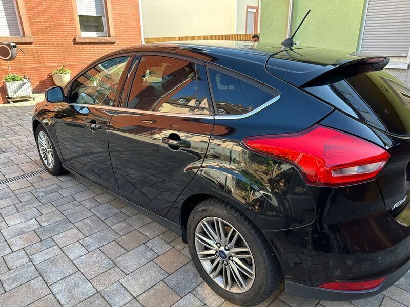Second-hand Ford Focus 101 CP (74 kW) 2018 Negru Berlinǎ