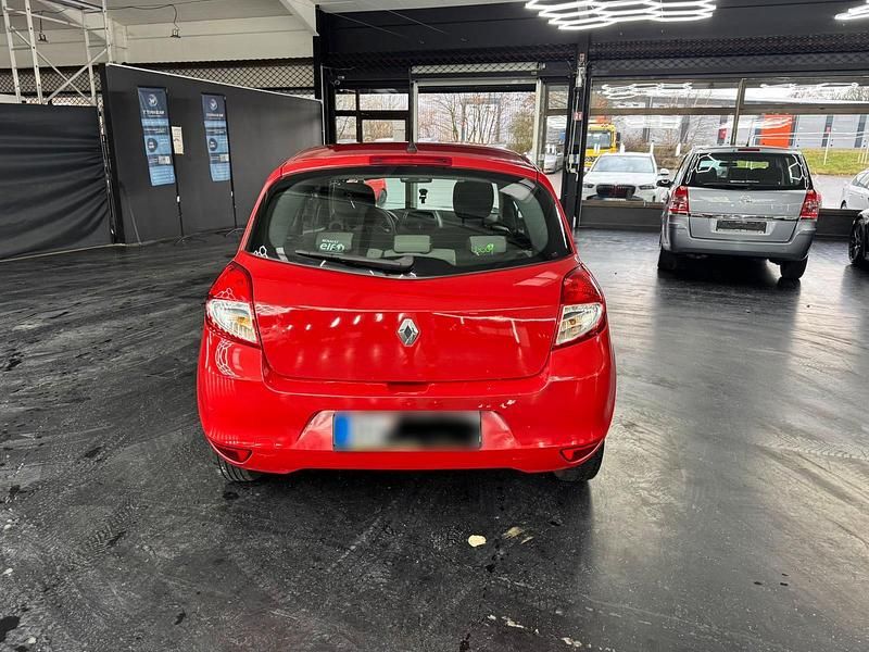 Gebraucht Renault Clio II 75 PS (55 kW) 2010 Rot Limousine