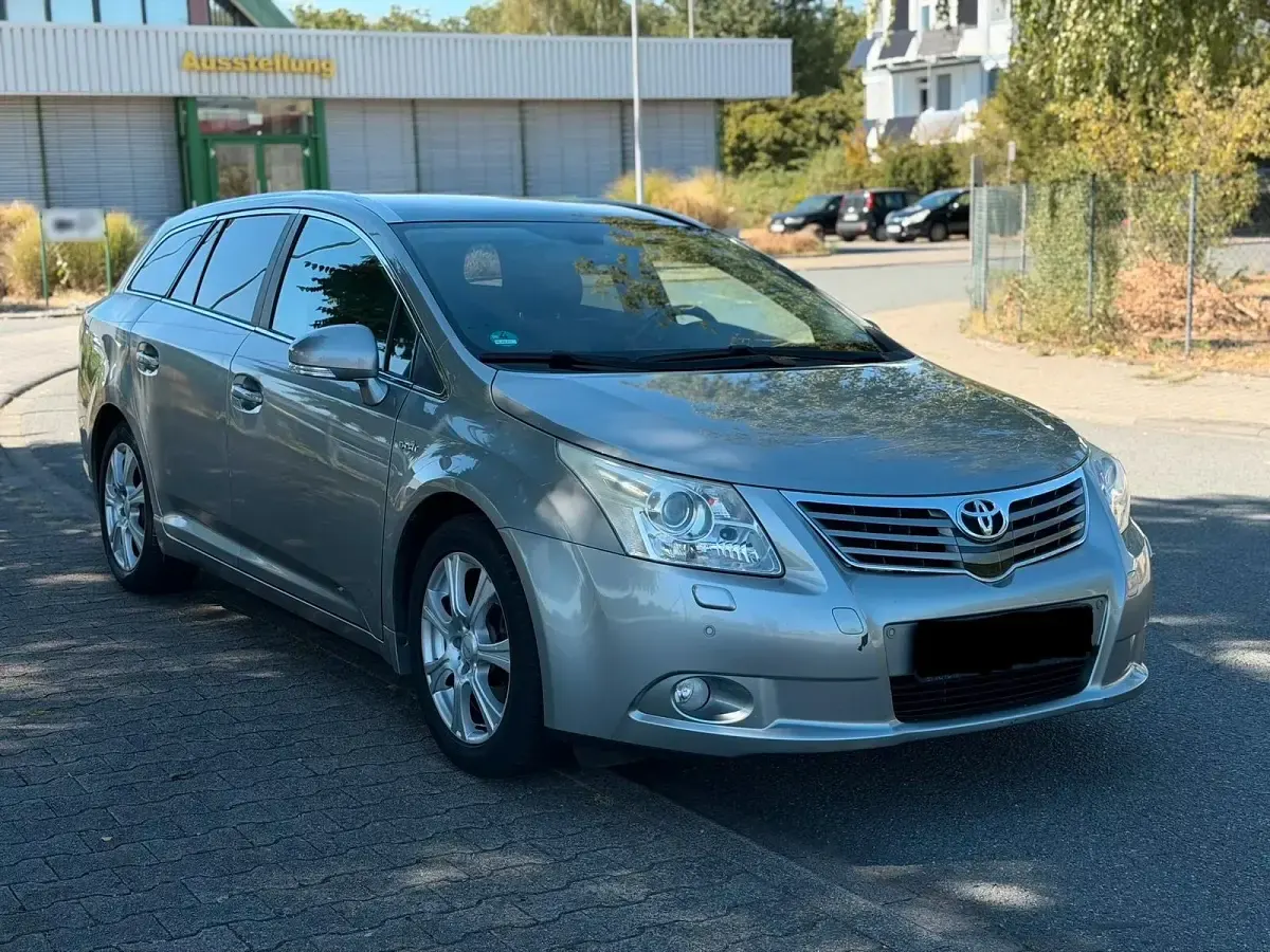 Gebraucht Toyota Avensis TEC-Edition 150 PS (110 kW) 2010 Grau Kombi