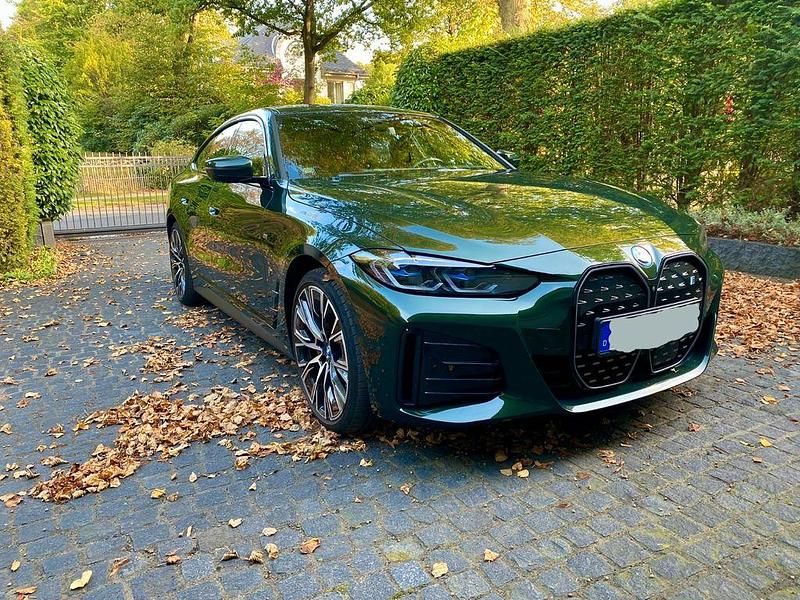 Grün Gebraucht 2023 BMW i4 M Sport Limousine | 48.700 € - Bild 1/4