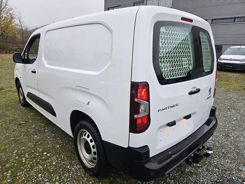 Gebraucht Peugeot Partner Premium 102 PS (75 kW) 2020 Weiss Van / Kleinbus