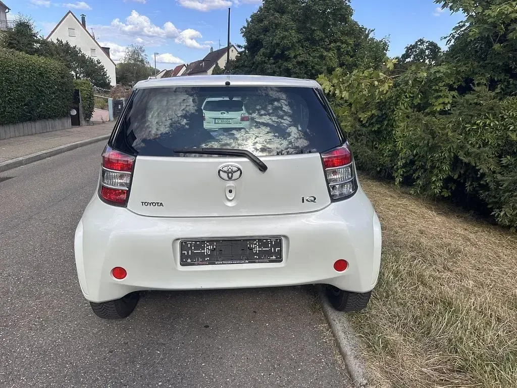 Gebraucht Toyota iQ Basis 68 PS (50 kW) 2009 Weiß Kleinwagen