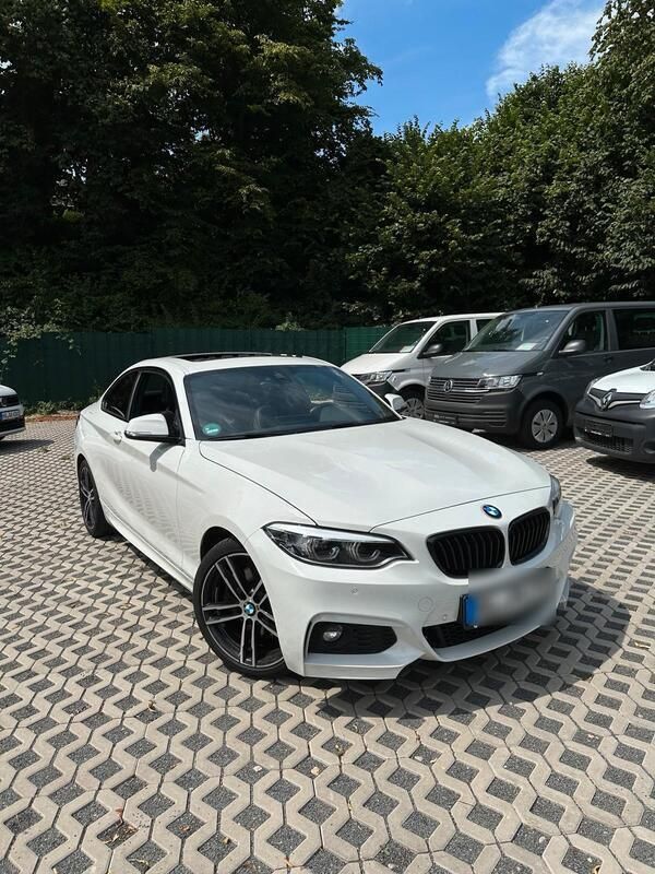 Weiß Gebraucht 2021 BMW 230 Coupé | 30.999 € (Teuer) - Bild 1/4