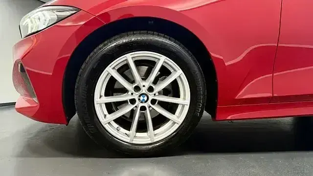 Używany BMW 320 Shadowline 190 KM (139 kW) 2023 Czerwony Sedan/Limuzyna