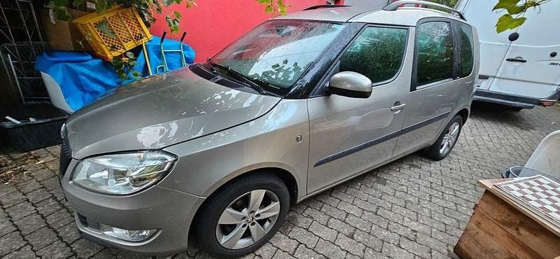 Grau Gebraucht 2014 Skoda Roomster Ambition Kombi | 6.950 € (Fairer Preis) - Bild 1/4