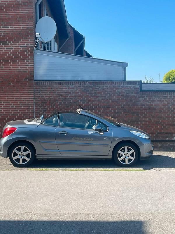 Grau Gebraucht 2009 Peugeot 207 CC Cabrio | 4.499 € (Etwas zu teuer) - Bild 1/4
