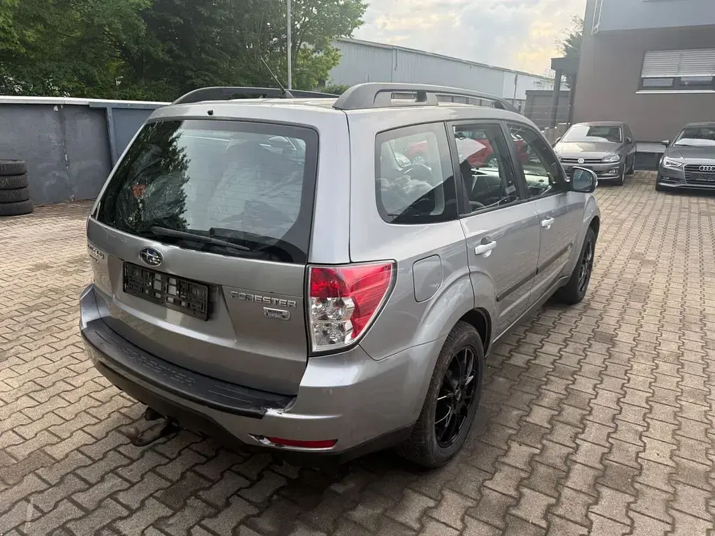 Occasion Subaru Forester 147 ch (108 kW) 2011 Gris SUV