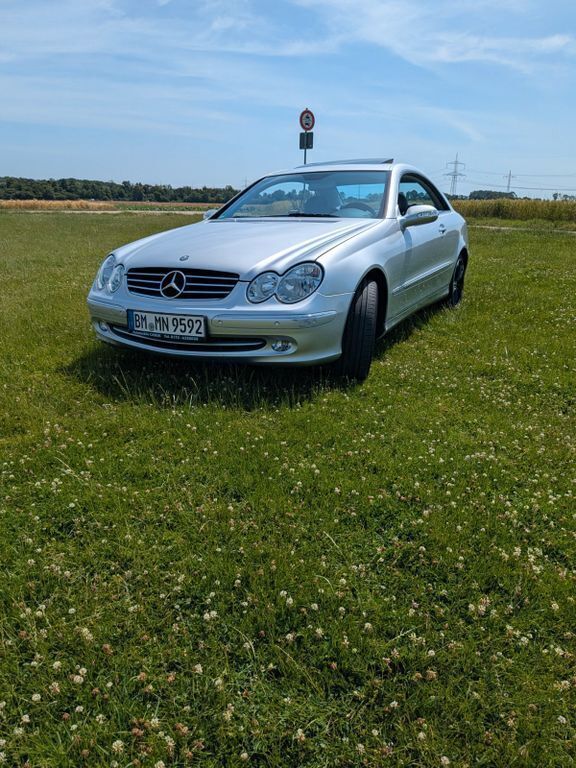 Silber Gebraucht 2003 Mercedes CLK320 Avantgarde Coupé | 9.990 € (Etwas zu teuer) - Bild 1/4