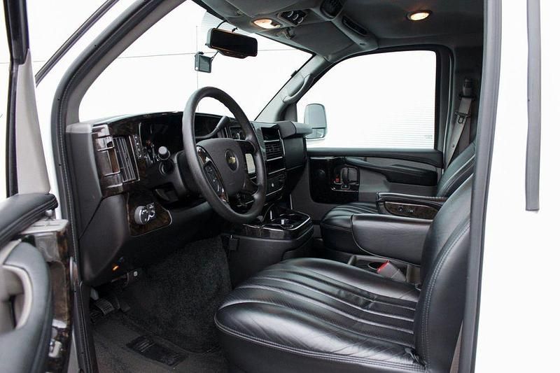 Gebraucht Chevrolet Express SE 314 PS (230 kW) 2014 Weiß Van / Kleinbus