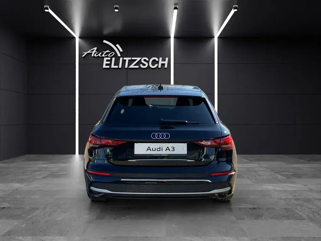 Używany Audi A3 Advanced 150 KM (110 kW) 2025 Czarny Sedan/Limuzyna