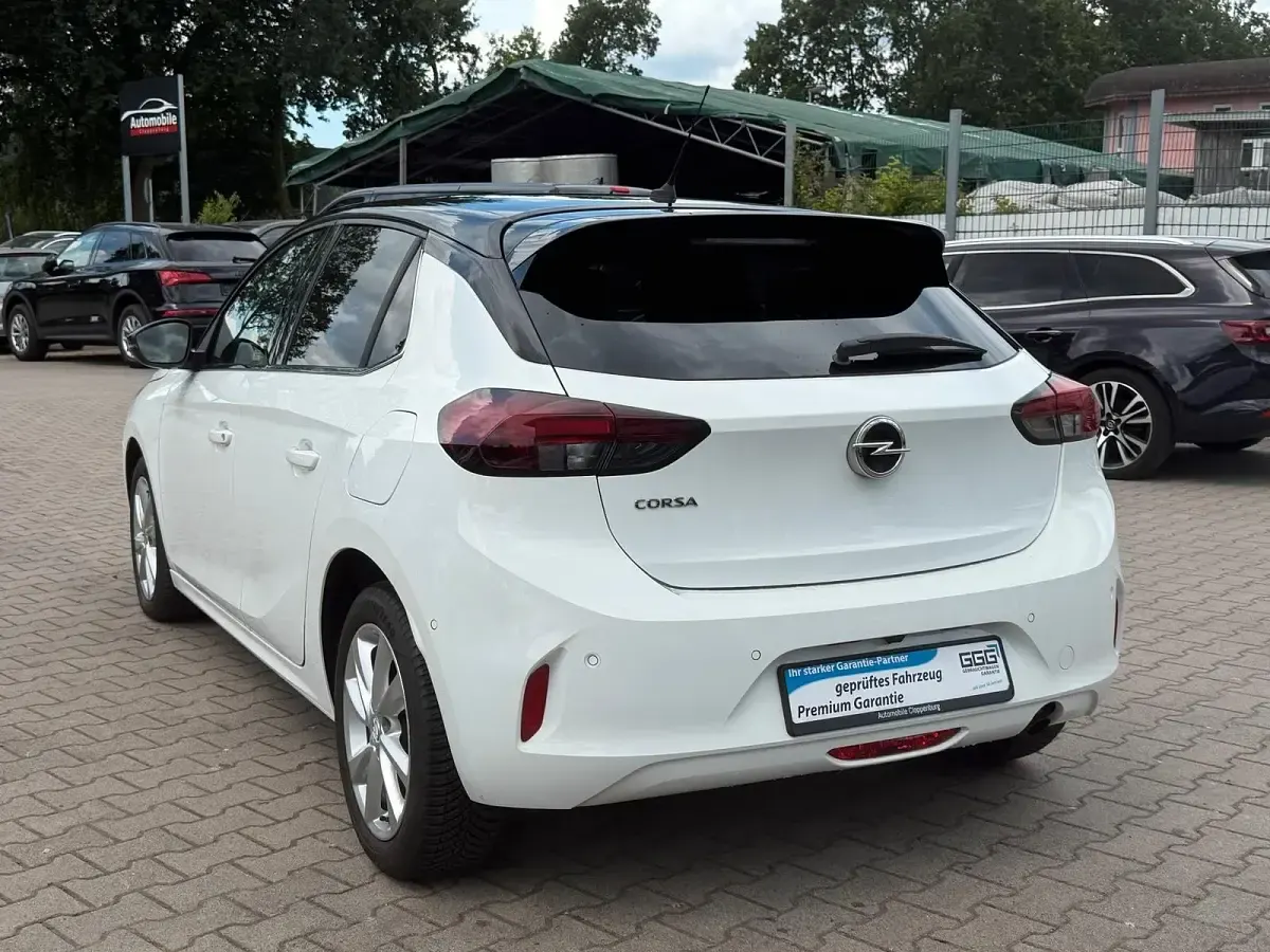 Gebraucht Opel Corsa Elegance 101 PS (74 kW) 2023 Jade weiss/arktis weiss Kleinwagen