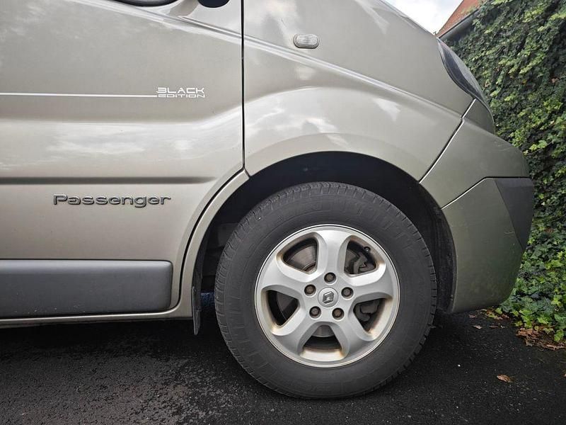 Gebraucht Renault Trafic 114 PS (83 kW) 2013 Beige Van / Kleinbus