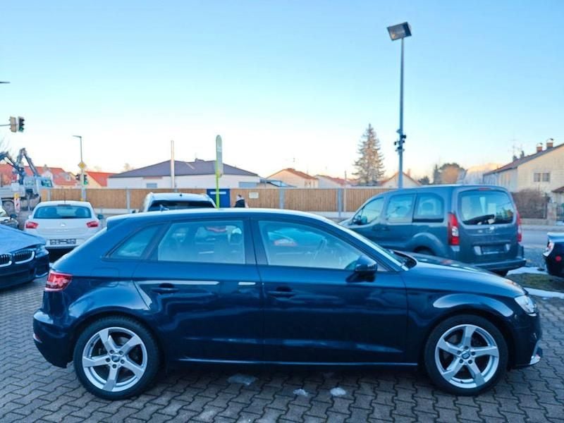 Używany Audi A3 Sport 150 KM (110 kW) 2018 Niebieski Sedan/Limuzyna